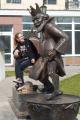 Komencantino Jana Husanova (Jekaterinburg) dum la promenado tra la urbo
